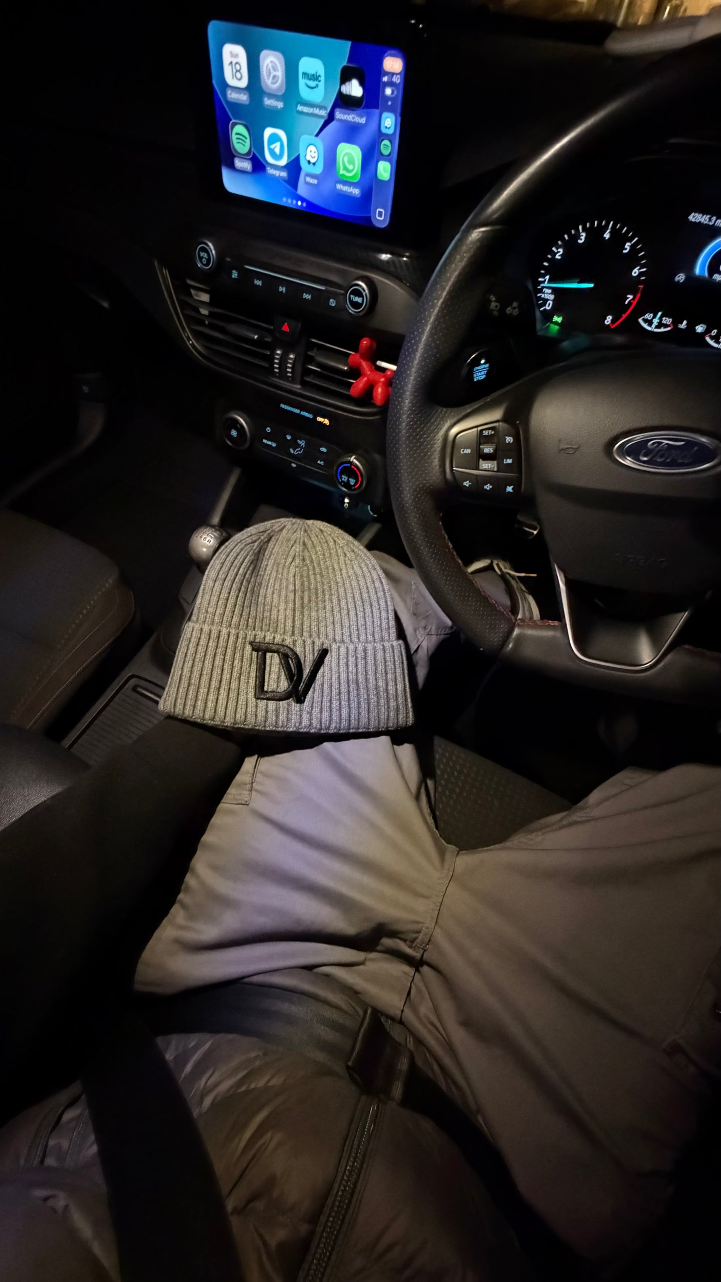 Divinity LONDON - Ribbed Anthracite Grey Beanie