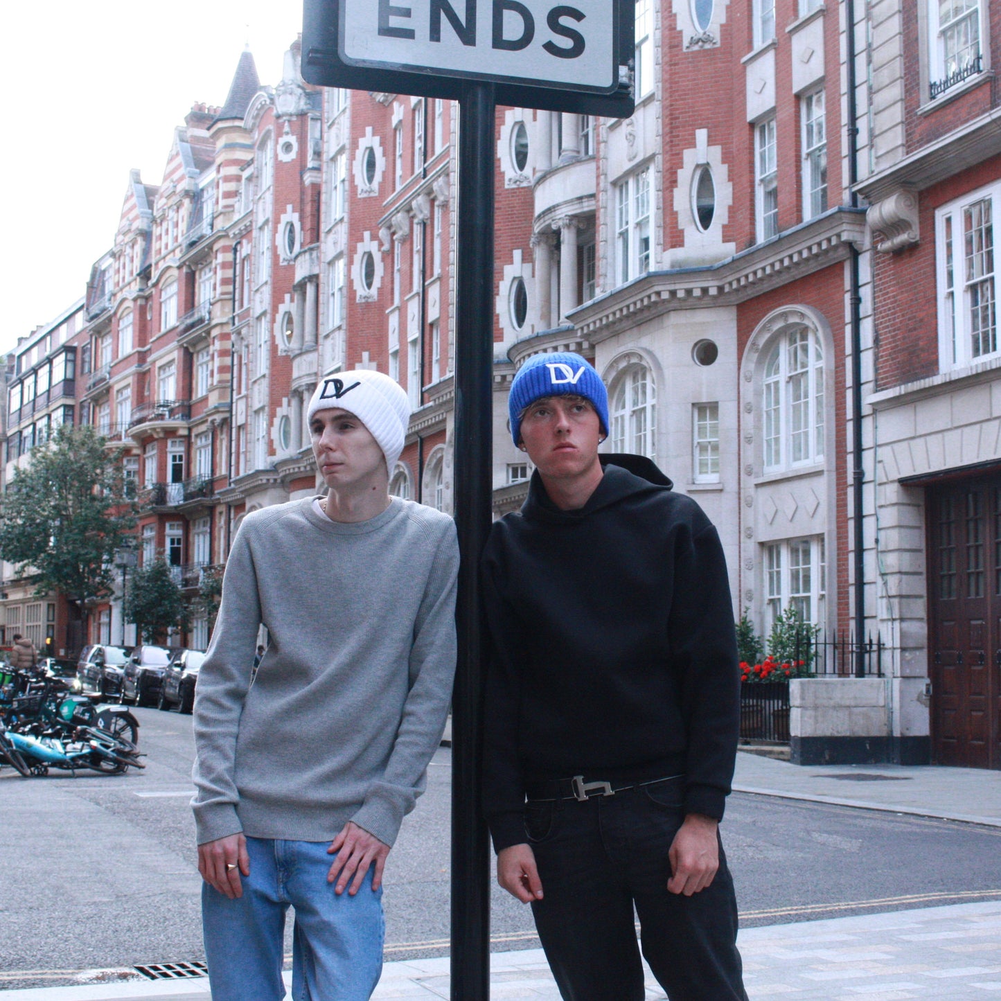 Divinity LONDON - Ribbed White Beanie