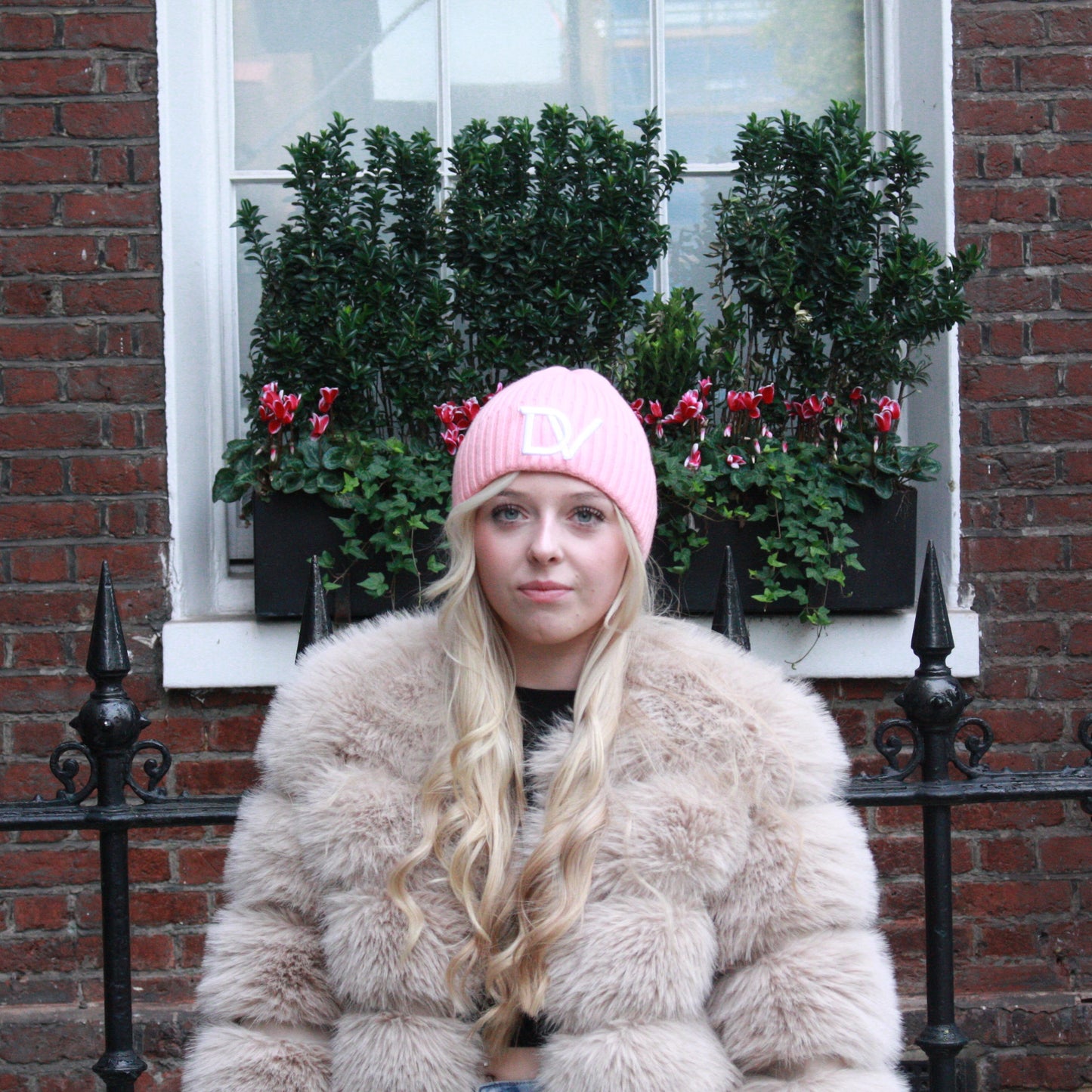 Divinity LONDON - Ribbed Pink Beanie